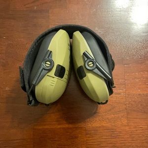 Walkers razor noise canceling headphones. Used once.